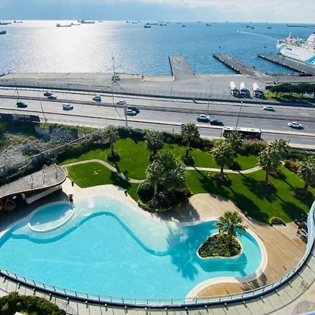 Luxury 2 With Seaview In Center Isztambul