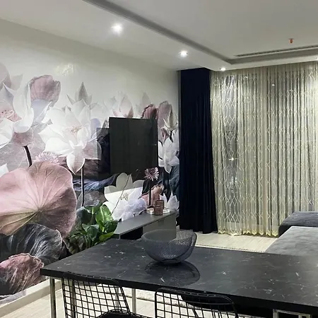 Luxury 2 With Seaview In Center Isztambul